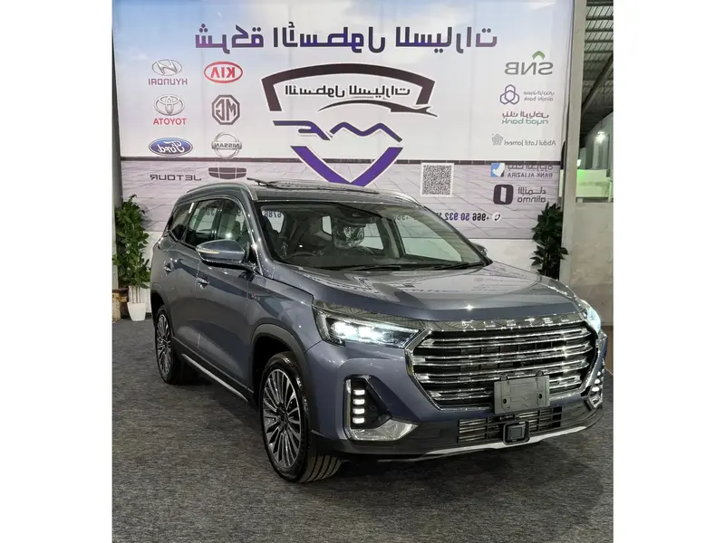 استكشف undefined undefined الصور الخارجية والداخلية. اكتشف جميع جوانب وتفاصيل السيارات.