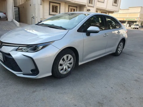 استكشف undefined undefined الصور الخارجية والداخلية. اكتشف جميع جوانب وتفاصيل السيارات.