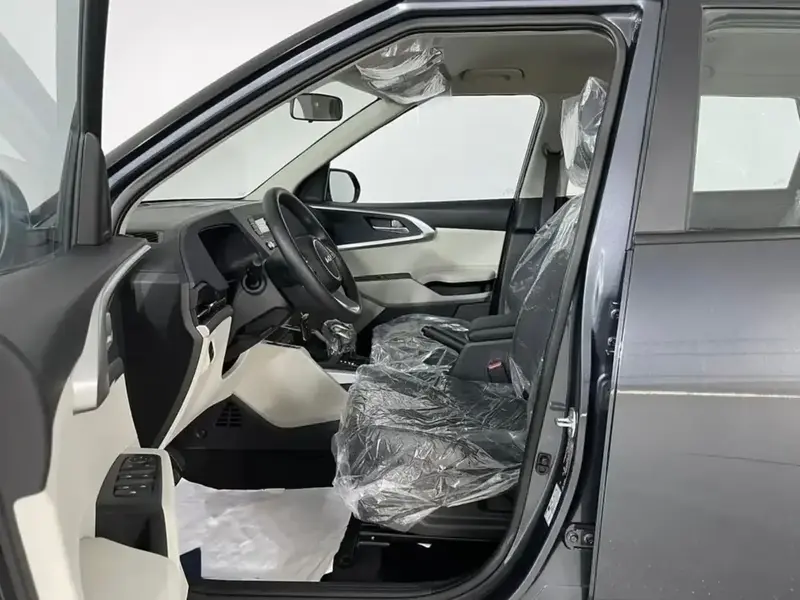 Discover undefined undefined Exterior Interior Images.Find all aspects and details of cars.
