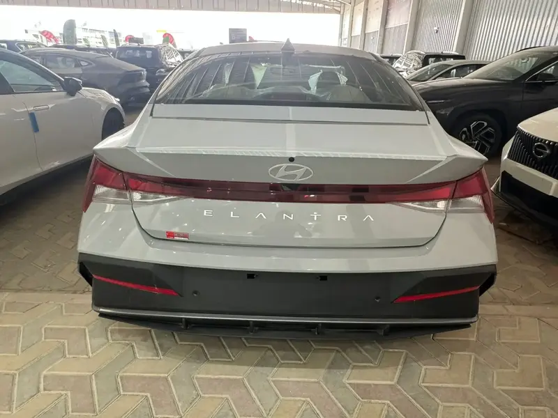 Hyundai Elantra 2025