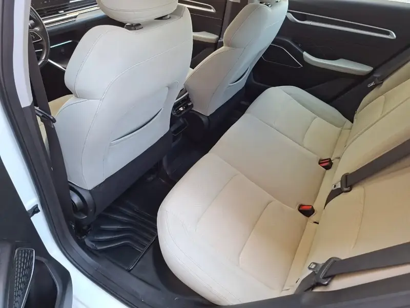 Discover undefined undefined Exterior Interior Images.Find all aspects and details of cars.