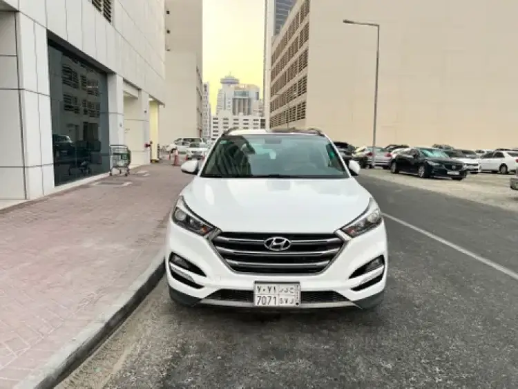 hyundai hyundai-tucson image Hyundai Tucson 2.4L GDI Base AWD 2016
