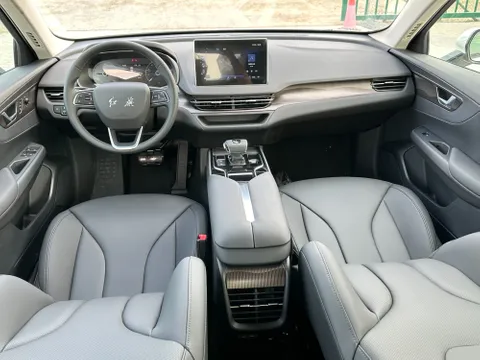 New Hongqi E-QM5 Luxury 2024