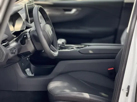 Discover undefined undefined Exterior Interior Images.Find all aspects and details of cars.