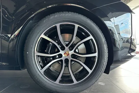 New Porsche Cayenne GTS 2025