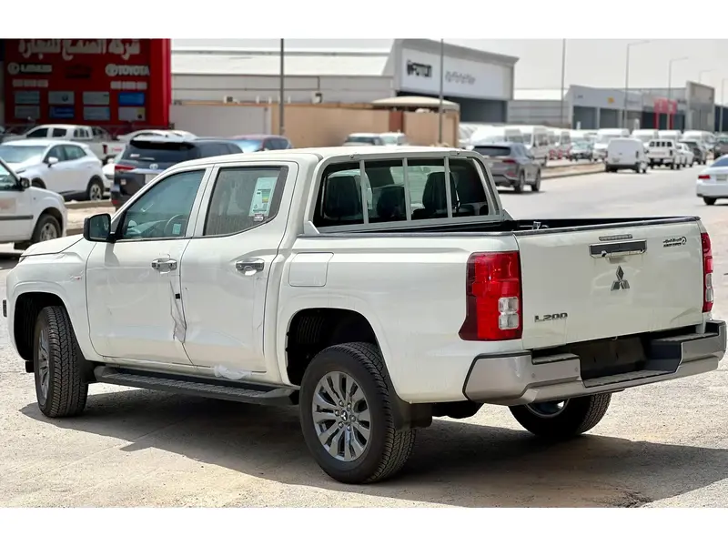 Mitsubishi L200 2024