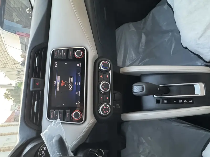 Nissan Sunny 2024