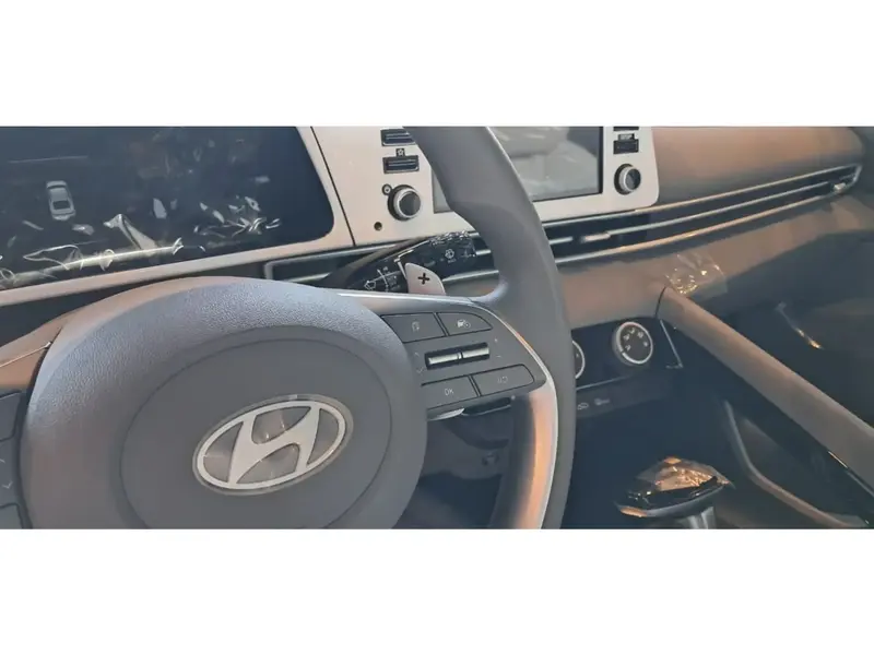 Hyundai Elantra 2025