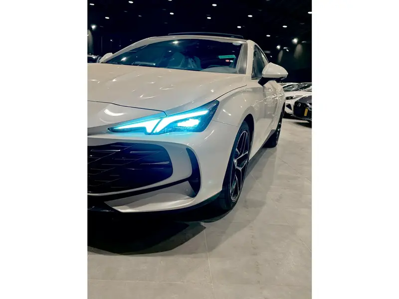Discover undefined undefined Exterior Interior Images.Find all aspects and details of cars.