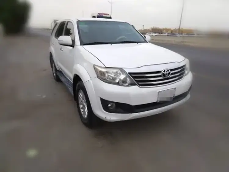 toyota toyota-fortuner image Toyota Fortuner 2013