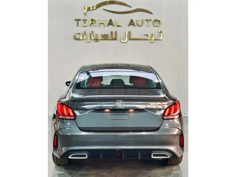 استكشف undefined undefined الصور الخارجية والداخلية. اكتشف جميع جوانب وتفاصيل السيارات.