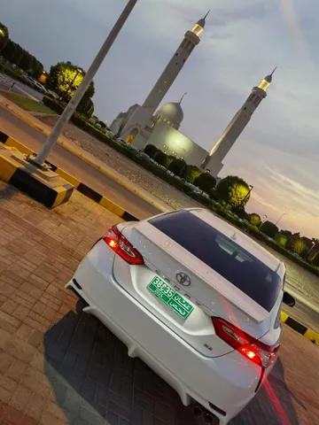 Toyota Camry 2.5L SE (204 HP) 2020
