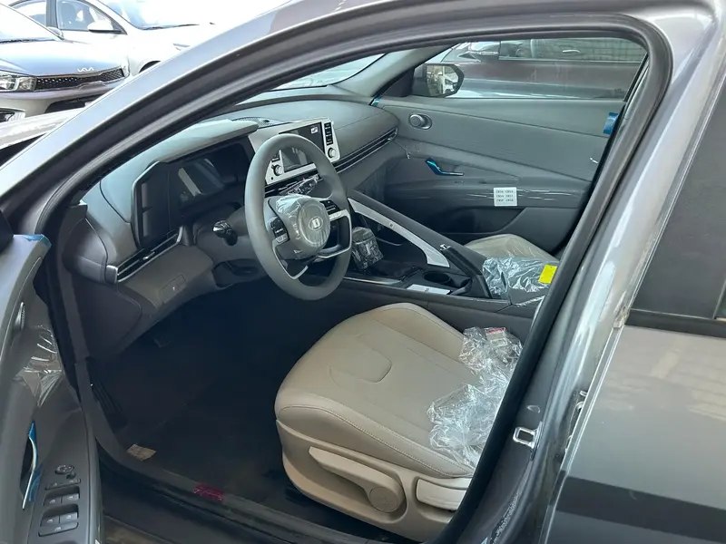 Hyundai Elantra 2025