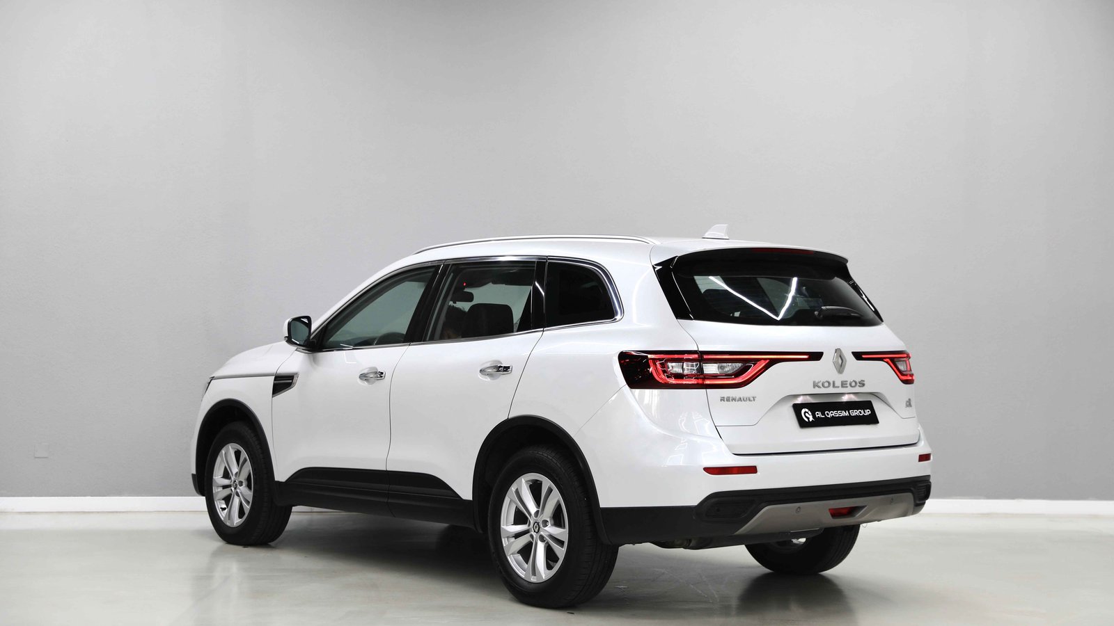 Discover undefined undefined Exterior Interior Images.Find all aspects and details of cars.