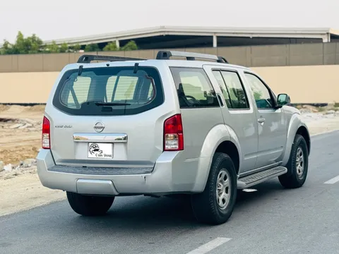 Nissan Pathfinder 3.5L S 4WD 2010