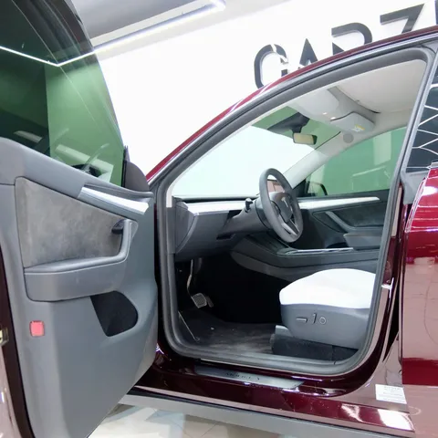 Tesla Model Y Long Range (AWD) 2024