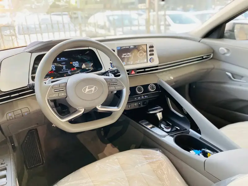 Hyundai Elantra 2025