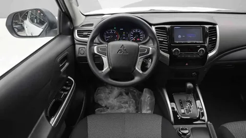 Discover undefined undefined Exterior Interior Images.Find all aspects and details of cars.