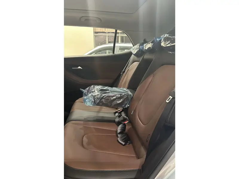 Discover undefined undefined Exterior Interior Images.Find all aspects and details of cars.