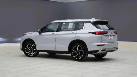 Discover undefined undefined Exterior Interior Images.Find all aspects and details of cars.