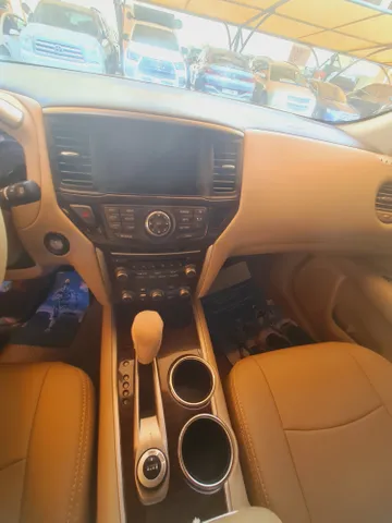 Nissan Pathfinder SV 4WD 2014