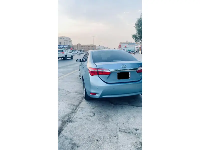 استكشف undefined undefined الصور الخارجية والداخلية. اكتشف جميع جوانب وتفاصيل السيارات.