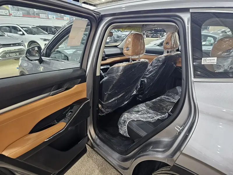 Discover undefined undefined Exterior Interior Images.Find all aspects and details of cars.