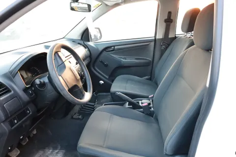 Isuzu D-MAX 2.5D Double Cab 4WD M/T 2020