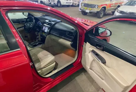 Toyota Camry 2.4 Hybrid XLE 2017