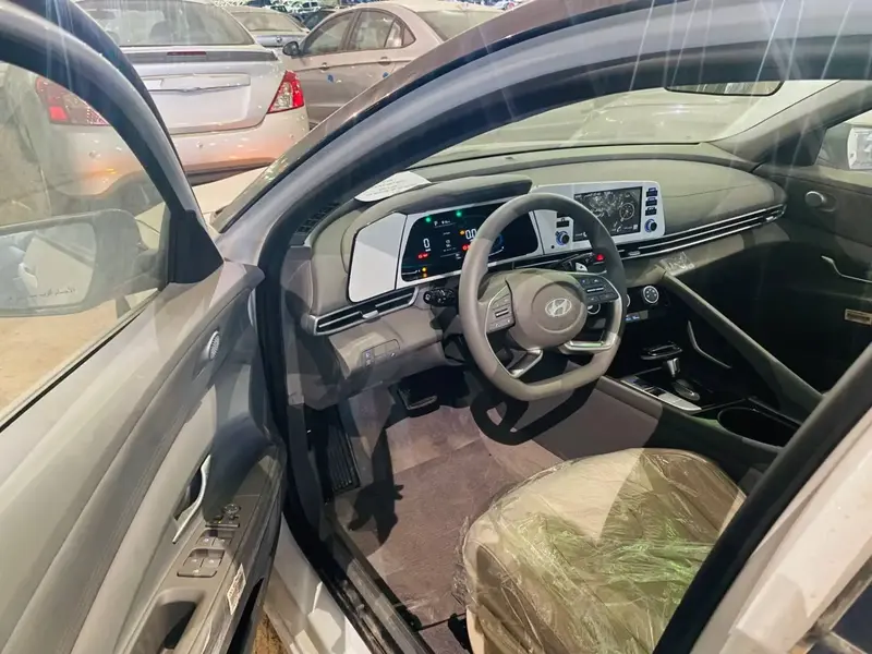 Hyundai Elantra 2025