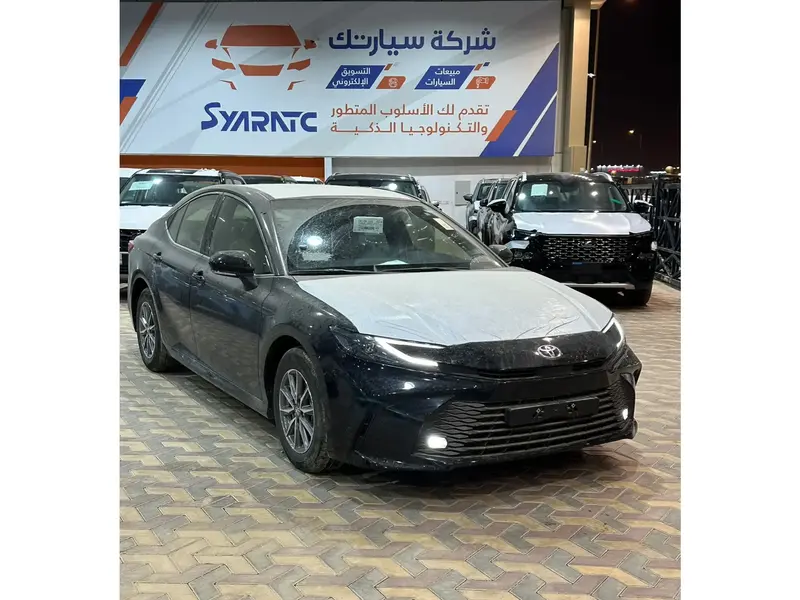 استكشف undefined undefined الصور الخارجية والداخلية. اكتشف جميع جوانب وتفاصيل السيارات.