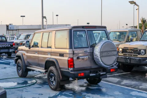 Toyota Land Cruiser 4.0L Hardtop 2024