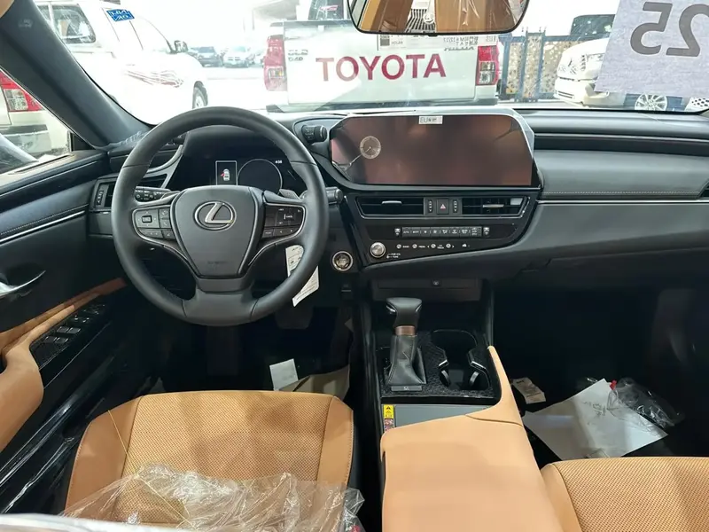 Discover undefined undefined Exterior Interior Images.Find all aspects and details of cars.