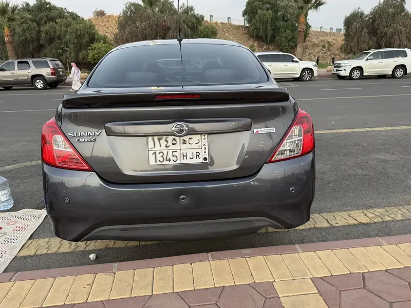 استكشف undefined undefined الصور الخارجية والداخلية. اكتشف جميع جوانب وتفاصيل السيارات.