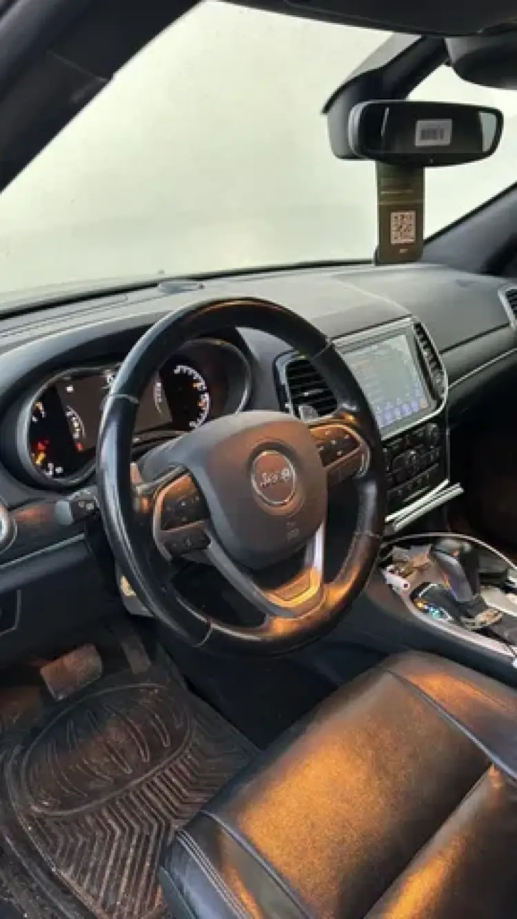 jeep grand-cherokee image Jeep Grand Cherokee Limited 5.7L 2019