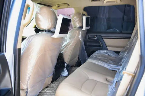 Discover undefined undefined Exterior Interior Images.Find all aspects and details of cars.