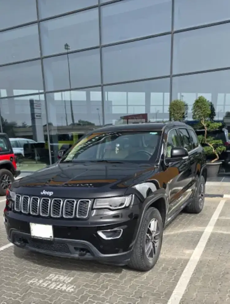 jeep grand-cherokee image Jeep Grand Cherokee 3.6L Laredo 2020