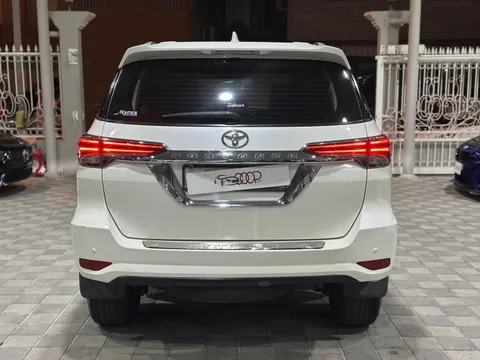 toyota toyota-fortuner image Toyota Fortuner 2.7L 2017