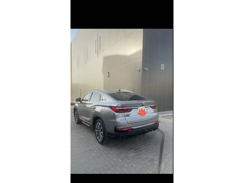 استكشف undefined undefined الصور الخارجية والداخلية. اكتشف جميع جوانب وتفاصيل السيارات.