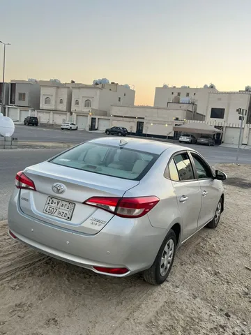 استكشف undefined undefined الصور الخارجية والداخلية. اكتشف جميع جوانب وتفاصيل السيارات.