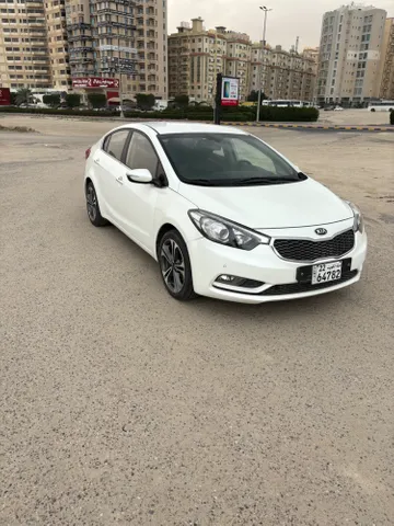 استكشف undefined undefined الصور الخارجية والداخلية. اكتشف جميع جوانب وتفاصيل السيارات.