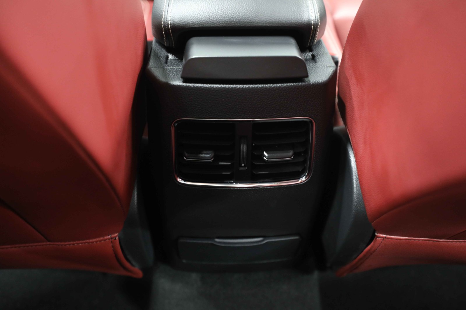 Discover undefined undefined Exterior Interior Images.Find all aspects and details of cars.