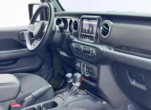 Jeep Wrangler 3.6L V6 Sahara 2-Door 2021