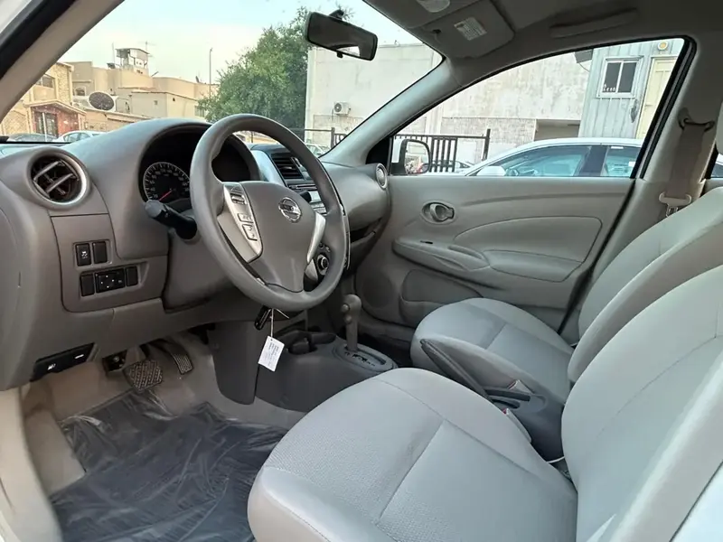 Nissan Sunny 2022