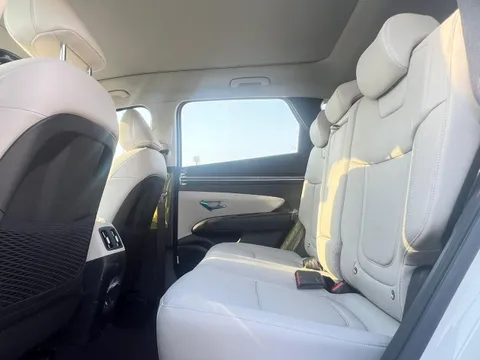 Discover undefined undefined Exterior Interior Images.Find all aspects and details of cars.