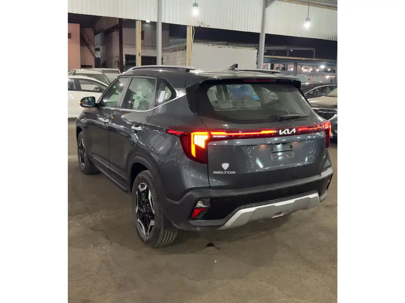 Discover undefined undefined Exterior Interior Images.Find all aspects and details of cars.