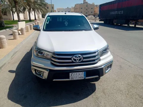 استكشف undefined undefined الصور الخارجية والداخلية. اكتشف جميع جوانب وتفاصيل السيارات.