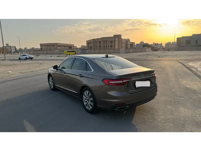 Ford Taurus 2021