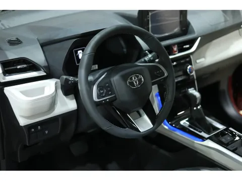 Discover undefined undefined Exterior Interior Images.Find all aspects and details of cars.
