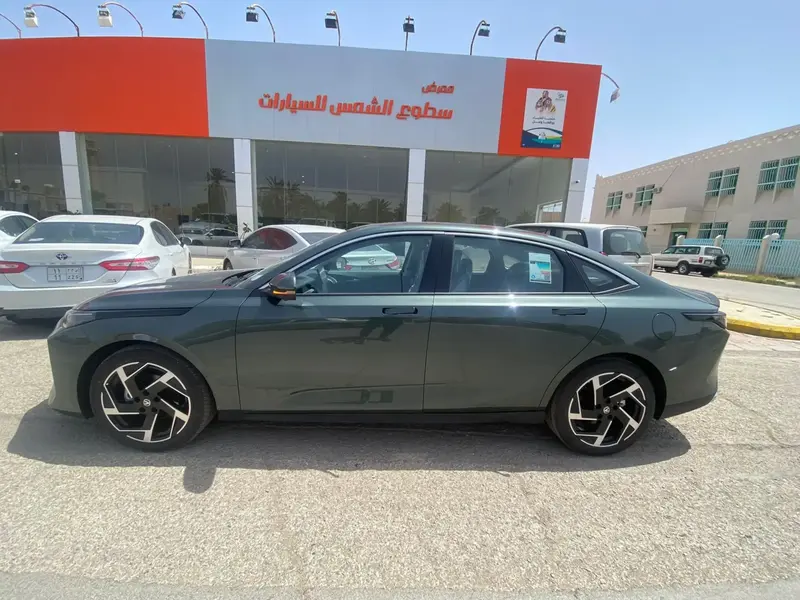 Discover undefined undefined Exterior Interior Images.Find all aspects and details of cars.